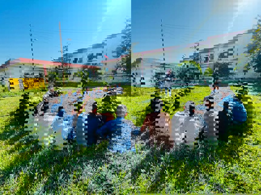 HALO staff member gives safety training to a group of children in Iraq