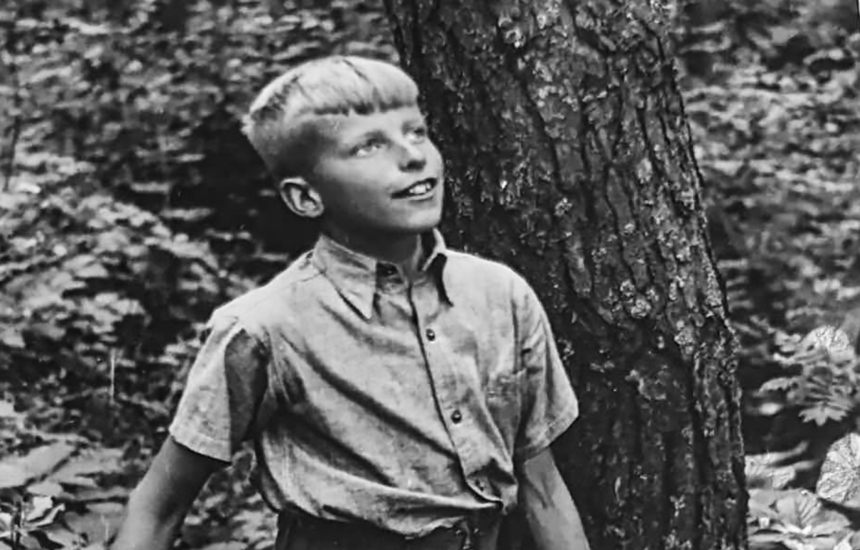 A photograph of Piek Ter Horst, a yung boy from the 1940s